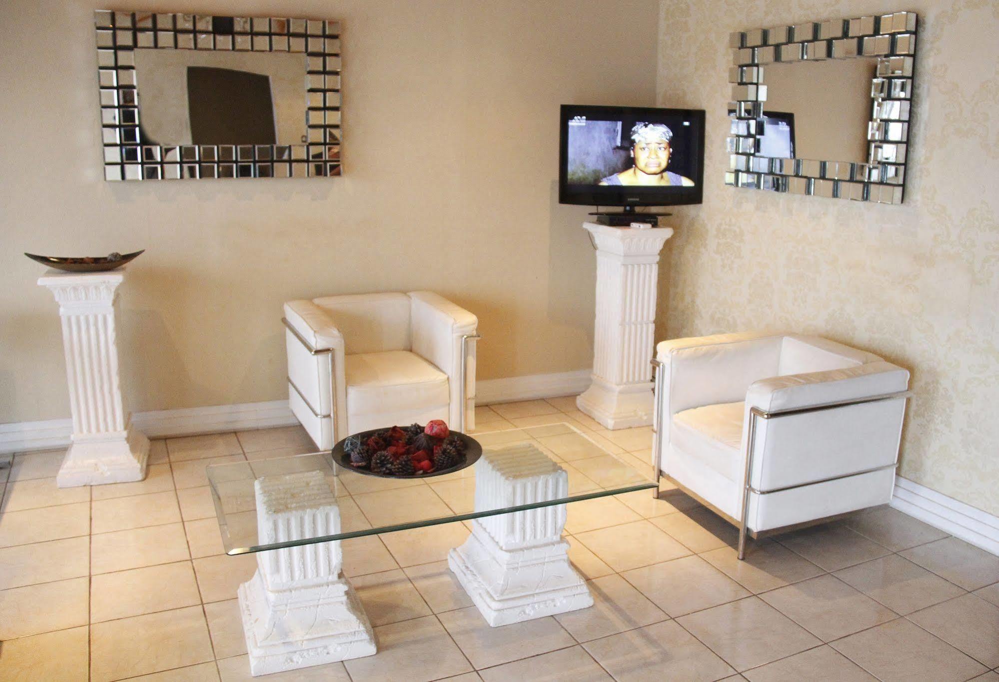 Saddle Hill Ranch Hotell Bafut Eksteriør bilde