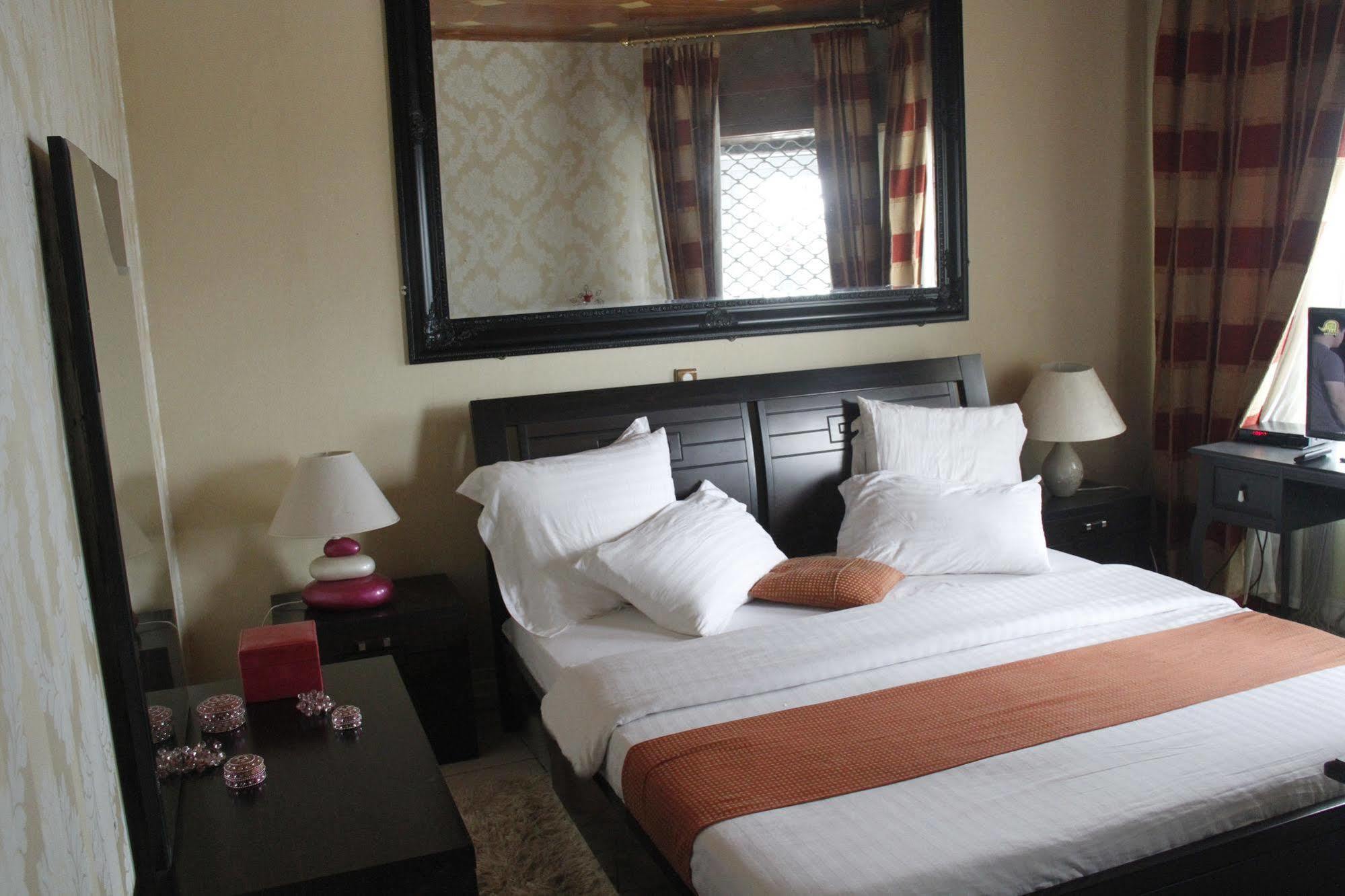 Saddle Hill Ranch Hotell Bafut Eksteriør bilde