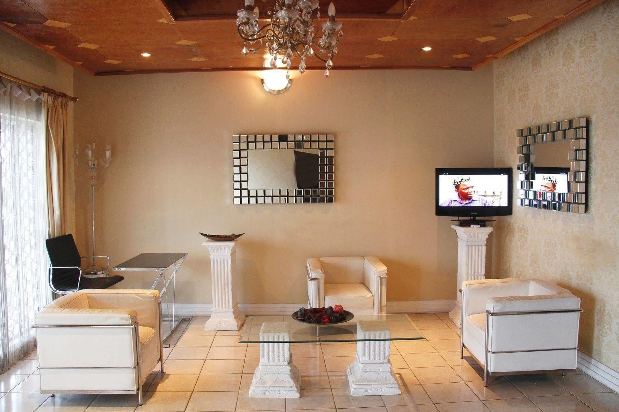 Saddle Hill Ranch Hotell Bafut Eksteriør bilde